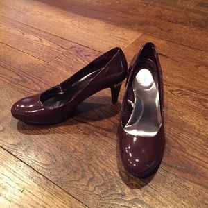 Merona patent leather maroon pump