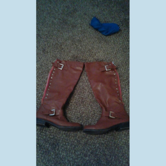 Brown cognac leather red zipper boots