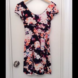 **PRRICE REDUCED** Urban Outfitters floral dress