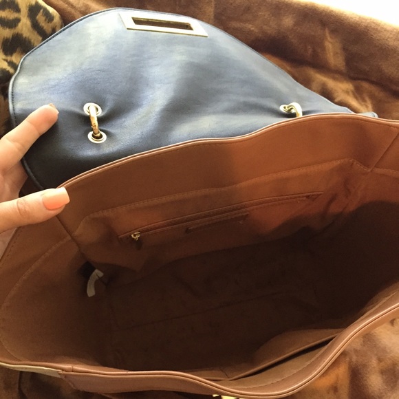 Express Handbag - Picture 3 of 4
