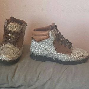 Knockoff timberlands.