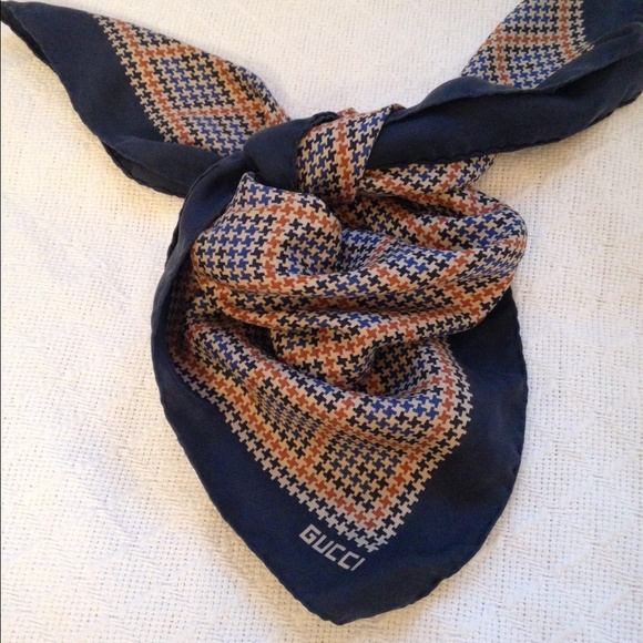 Gucci silk scarf - Picture 3 of 4