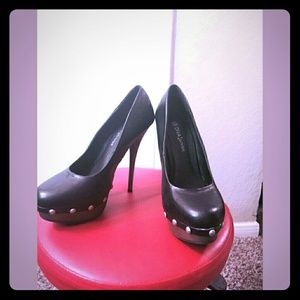 black pumps