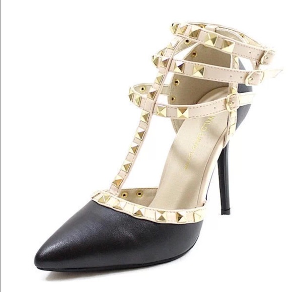 Black And Nude pointy studs
