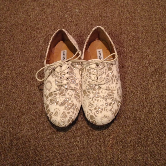 Sparkly white and silver not rated Oxfords