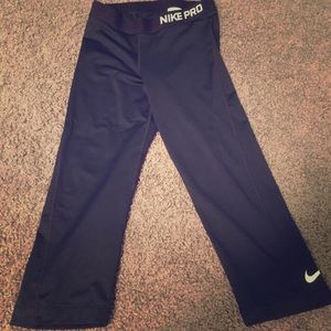 Nike pro capris