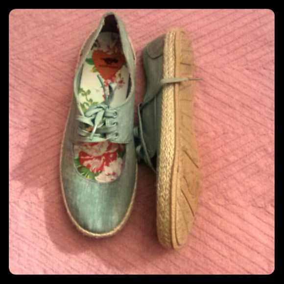 Cute Center Cut Out Flats