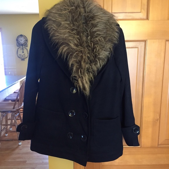 Size medium navy coat with faux fur!
