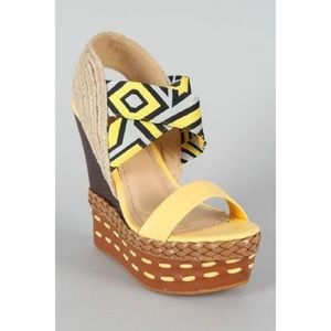 •NEVER WORN• ||Yellow Tribal Wedges|| 🍍