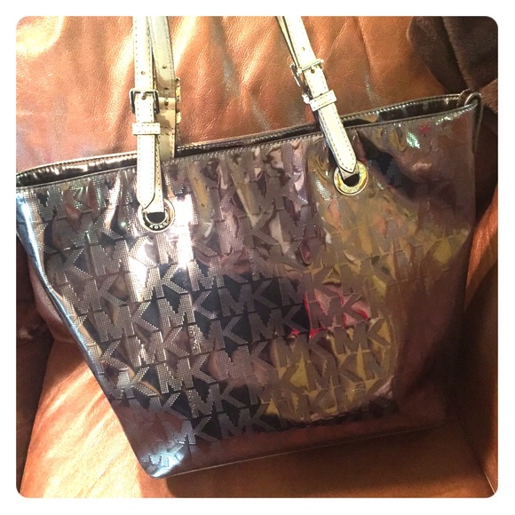 MICHAEL KORS SIGNATURE METALLIC JET SET TOTE