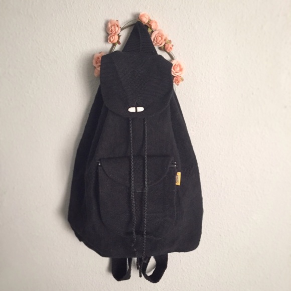 🔴SOLD🔴 Beautiful crochet/canvas like backpack🌸