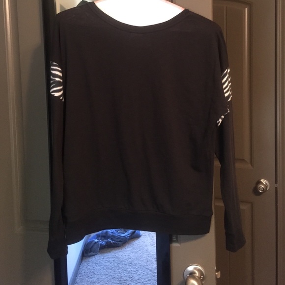 SOLD!!!! NWOT Long sleeve tshirt - Picture 3 of 3