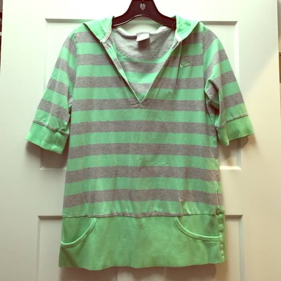 Nike top