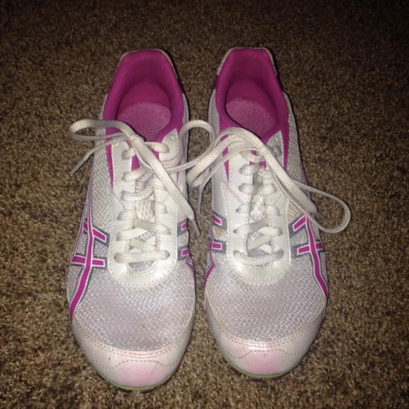 Track shoes