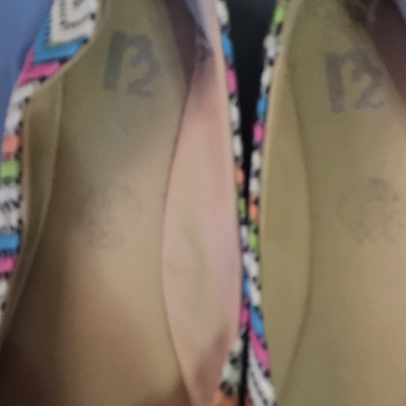 Aztec print pump - Picture 2 of 4