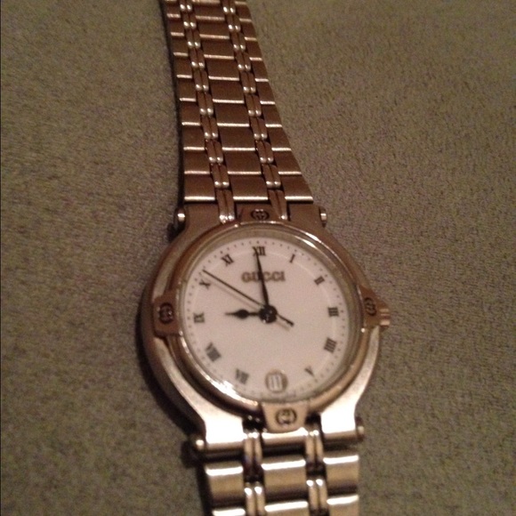 🔊SOLD🎶🎶GUCCI ladies watch CLASSIC - Picture 2 of 4