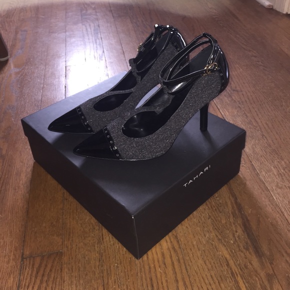Tahari heels .. Feel free to give an offer