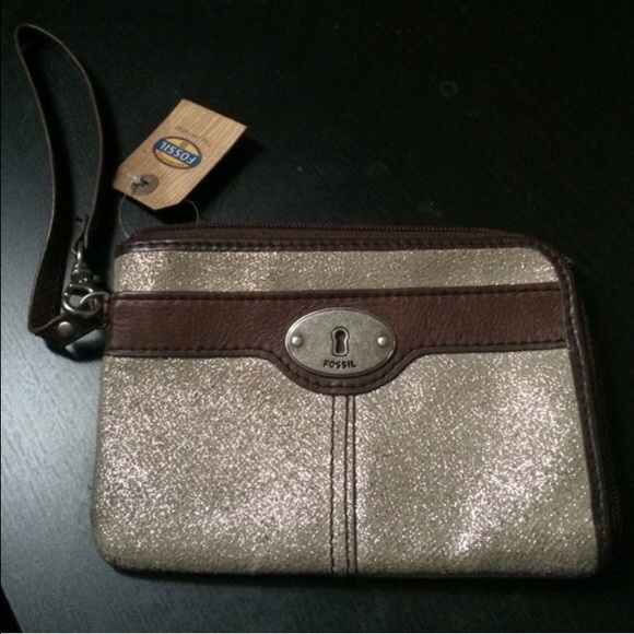 Fossil Wristlet! 🎀