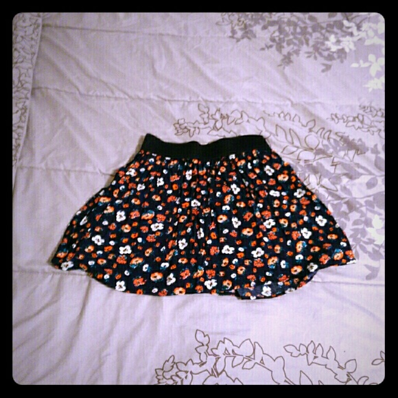 💰2 for $20💰 Forever21 Floral print Mini skirt