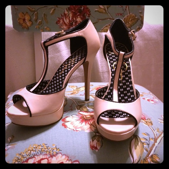 Cream with black trim Jessica Simpson heels