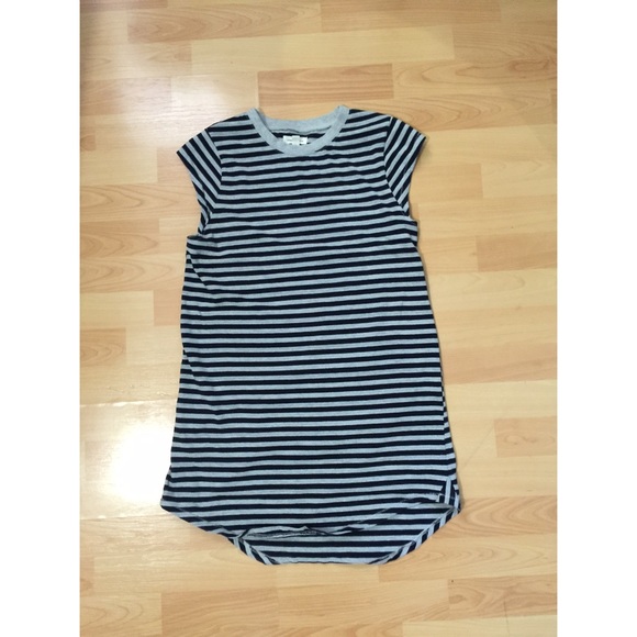 T-shirt dress from Urban Outfitters 🌟