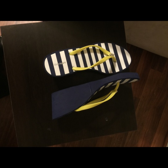 Blue sandal w/yellow strap