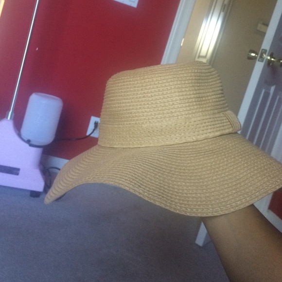 Summer hat! - Picture 2 of 4