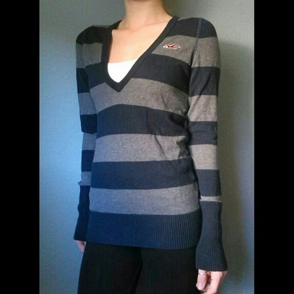 V neck Hollister sweater