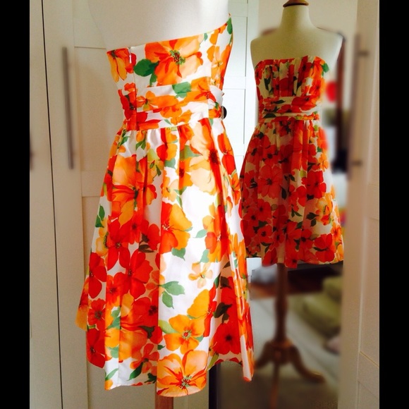 Strapless 🌼🌺Floral 🌸🌻Dress - Picture 3 of 4