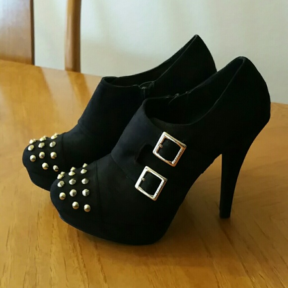 G By Guess Black/Gold Shoes