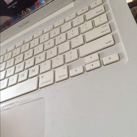 MacBook - Picture 4 of 4