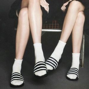 Adidas slip on - adilette (health goth)