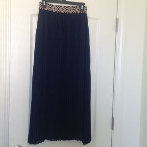 NWT maxi pleated skirt - M