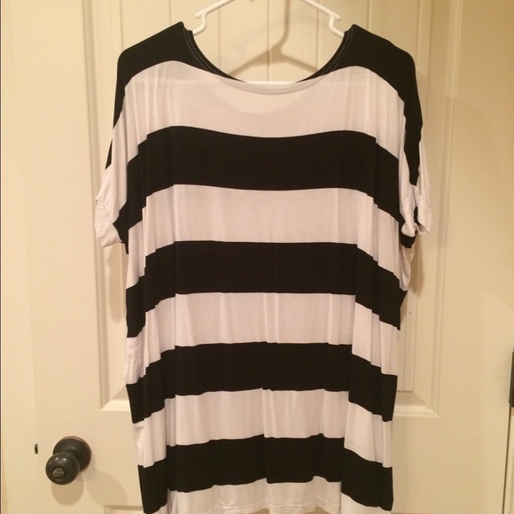 Piko!!!!!! Black and white striped short sleeve