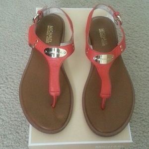 Mickael Kors Plate Thong Sandals