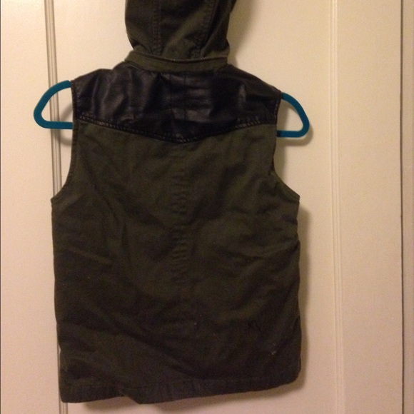 Vest - Picture 2 of 2
