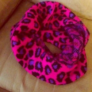 Pink/purple cheetah print scarf