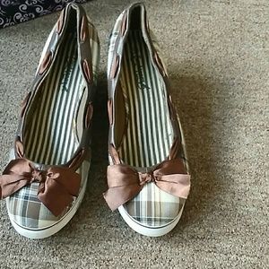 School girl Wedge bow preps.