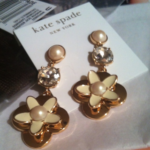 💐 Bouquet Flower with Pearl Earrings💐