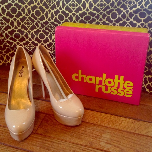 Nude platform heels✨💋