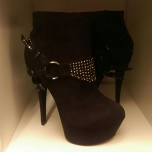 High heeled booties