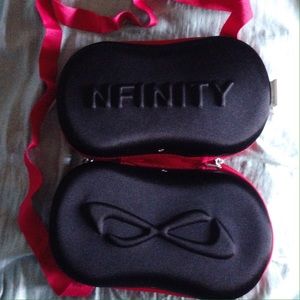Nfinity black and red shoe carrier