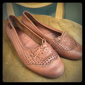 G.H. Bass Brown Flats