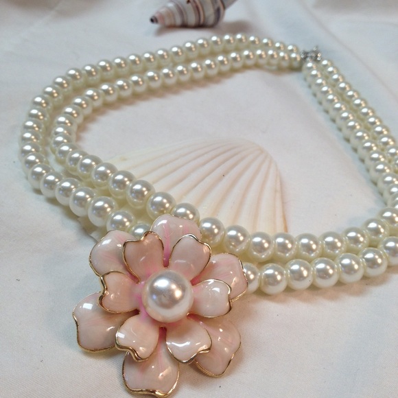 Jewelry - ❤️Stunning Statement Necklace ❤️