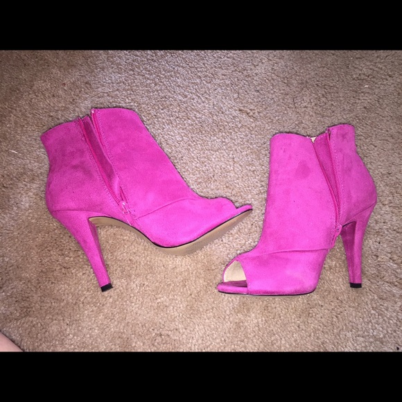 Shoe Dazzle Shoes - Breast Cancer Awareness Pink Booties!