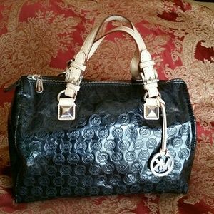 💗SALE💗Authentic Michael Kors Satchel