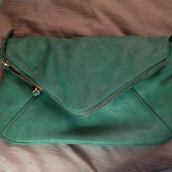 Zipper clutch with body strap