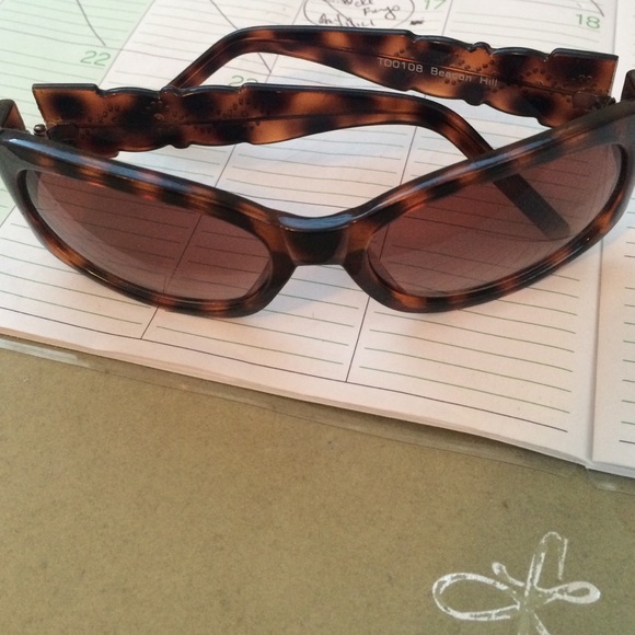 Sunglasses - Picture 4 of 4