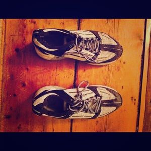 Men's Merrill sneakers size 9.