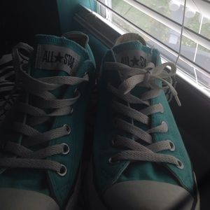 Pretty converse shoes
